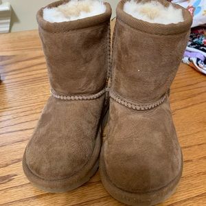 Toddler size 6 UGGS. Like new condition